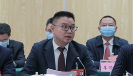 ��ƽ���³������а˽��˴�һ�ξۻ�ɳ�����������鲢����������ߵ�̼����ɫ�ĸ���������֮·